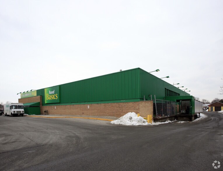 More Photos Of 225-227 Vodden St, Brampton Unknown For Lease