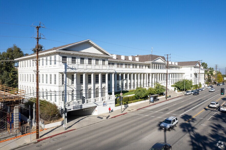 More Photos Of 20501 Ventura Blvd, Woodland Hills Office For Lease