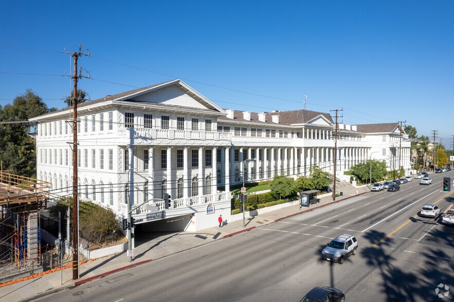 More Photos Of 20501 Ventura Blvd, Woodland Hills Office For Lease