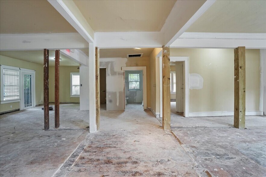 More Photos Of 2741 Church St, Atlanta Office Residential For Sale