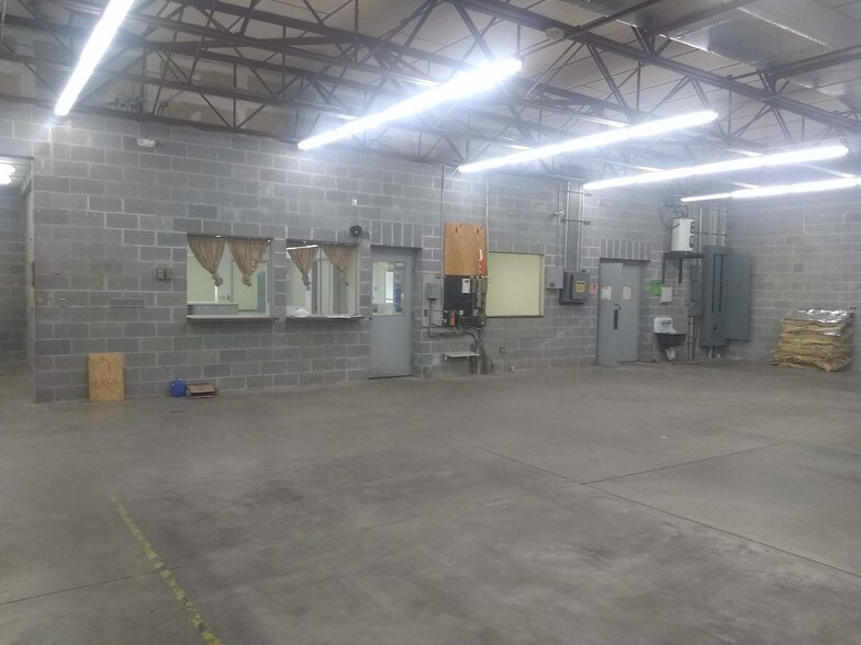 More Photos Of 4 Mall Terrace, Savannah Showroom For Sale