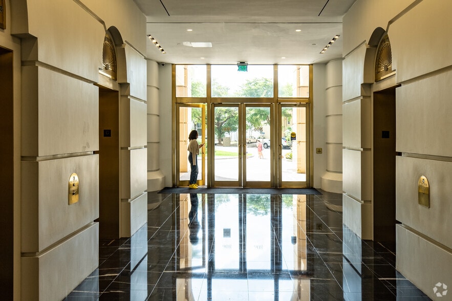 More Photos Of 800 S Douglas Rd, Coral Gables Unknown For Lease