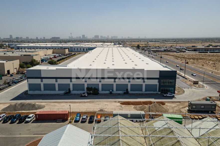 More Photos Of 2880 Simmons St, North Las Vegas Distribution For Lease