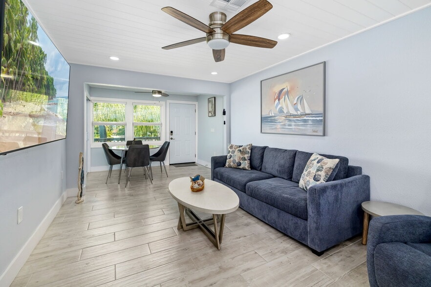 More Photos Of 9022 Midnight Pass Rd, Sarasota Apartments For Sale