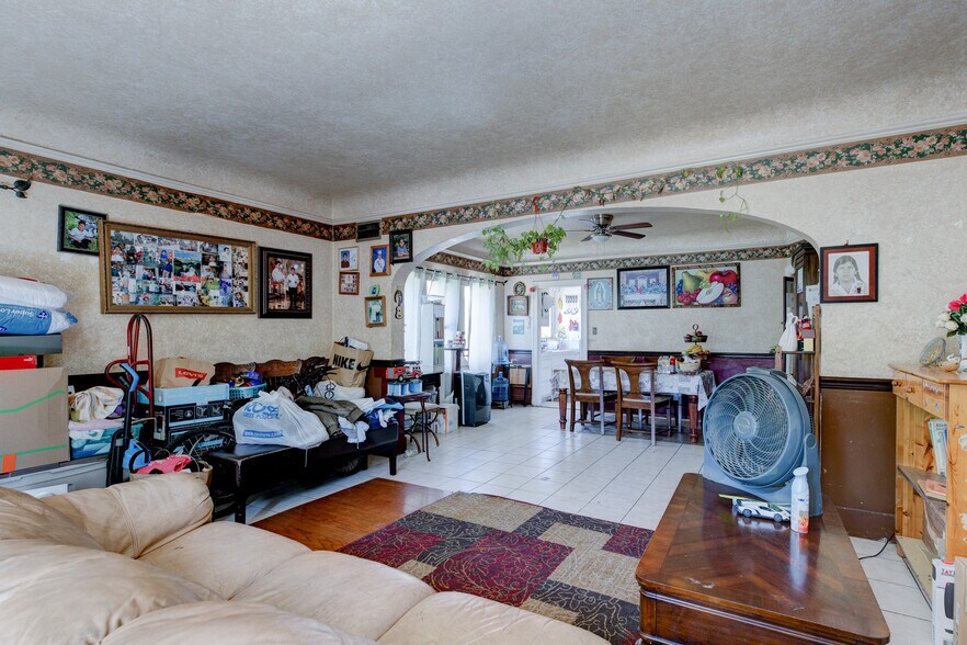 More Photos Of 2211 S Bronson Ave, Los Angeles Apartments For Sale