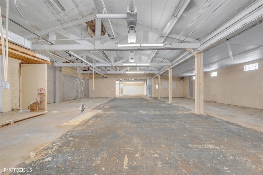 More Photos Of 122 W Northwest Hwy, Barrington Freestanding For Sale