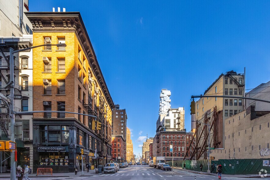 More Photos Of 66 W Broadway, New York Office For Lease