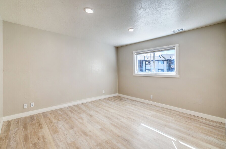 More Photos Of 800 W Highway Dr, Wellington Apartments For Sale