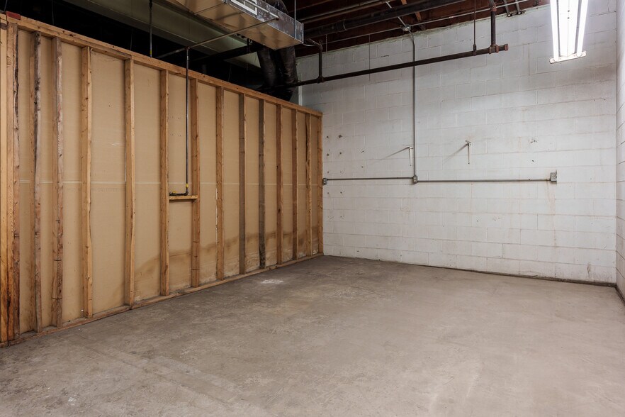 More Photos Of 3944 Auburn St, Rockford Industrial For Sale