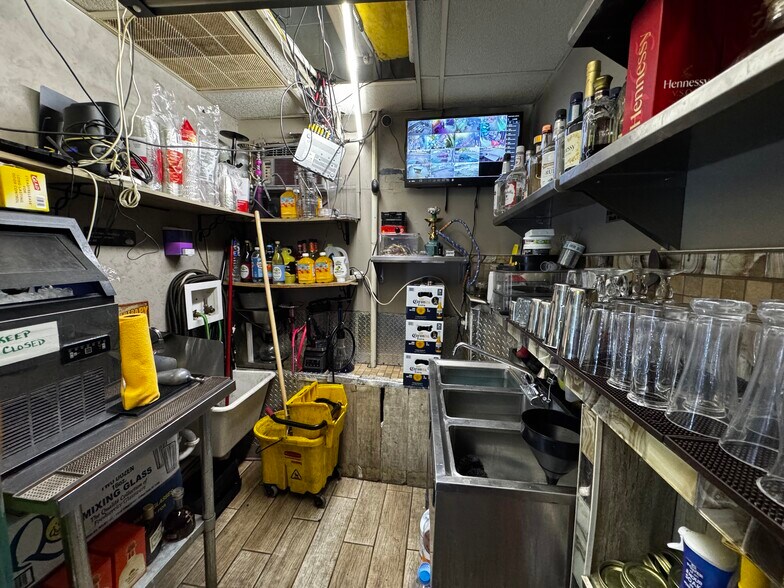 More Photos Of 2914 Salem Ave, Dayton Bar For Sale