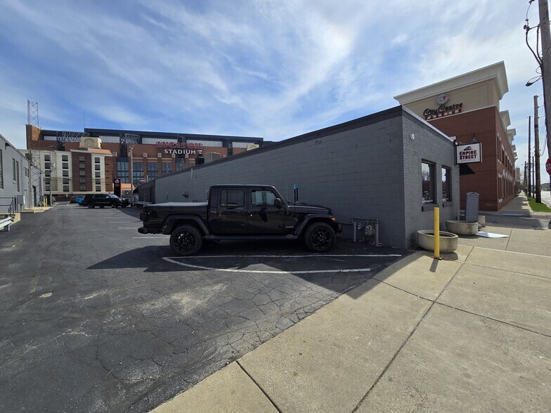 More Photos Of 419 S West St, Indianapolis Freestanding For Lease