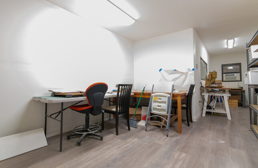 More Photos Of 5206 Beacon Dr, Austin Warehouse For Lease