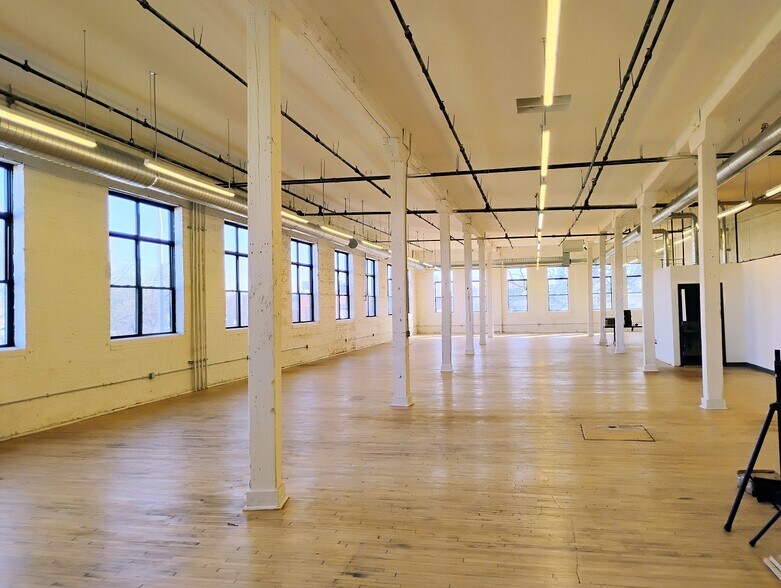 More Photos Of 424 N Oakley Blvd, Chicago Manufacturing For Lease