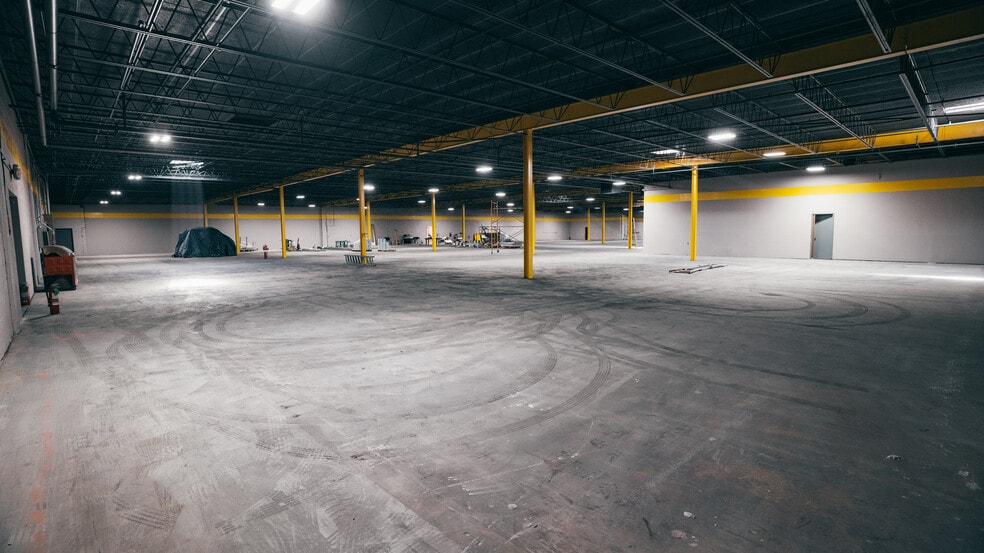 More Photos Of 6000-6066 N 76th St, Milwaukee Warehouse For Lease