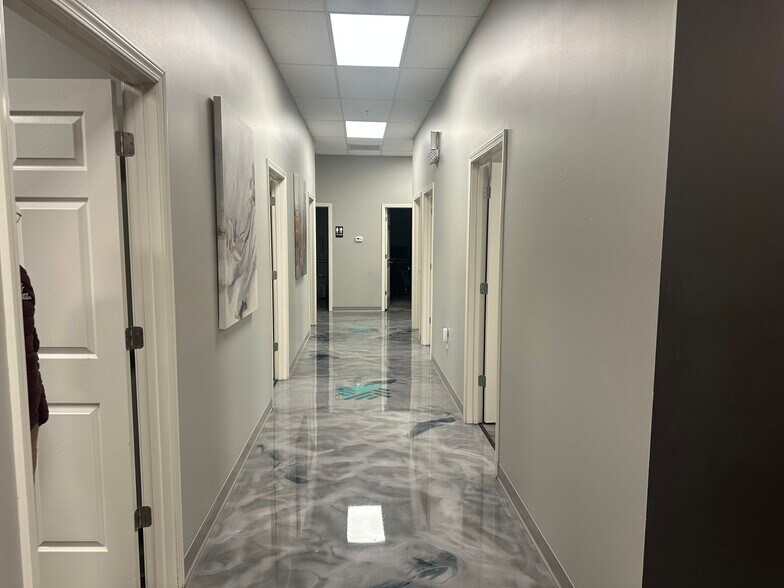 More Photos Of 651 US 31W Byp, Bowling Green General Retail For Lease