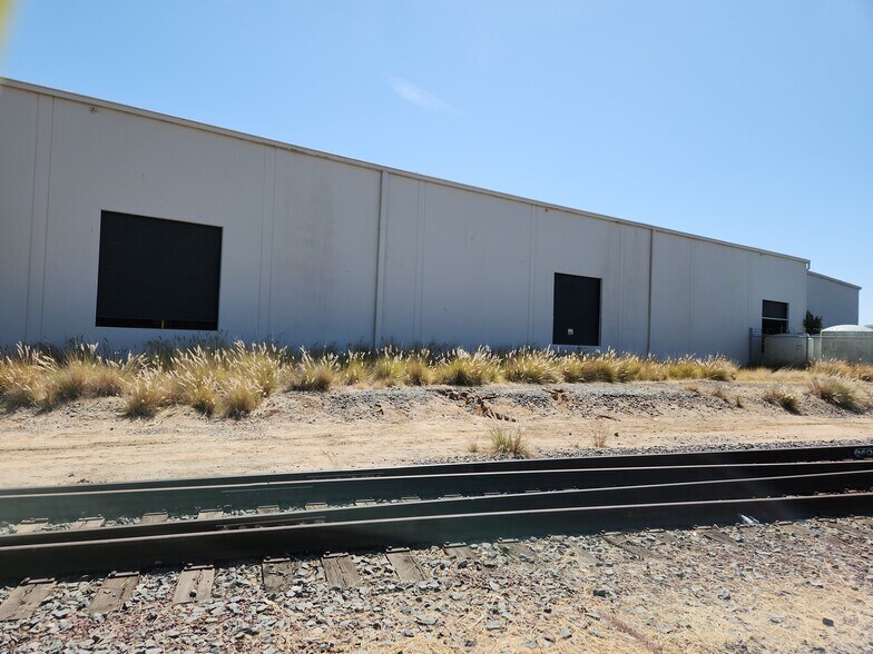 More Photos Of 1010 W 19th St, National City Warehouse For Lease