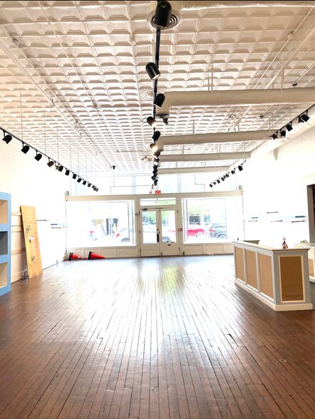 More Photos Of 318 W Broughton St, Savannah Storefront Retail Residential For Lease