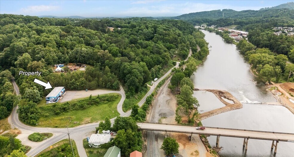 More Photos Of 106 Flow State Vis, Asheville Flex For Lease
