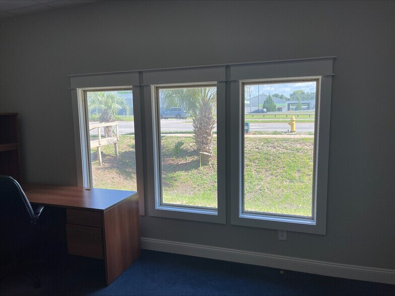 More Photos Of 913 Gulf Breeze Pky, Gulf Breeze Storefront Retail Office For Sale