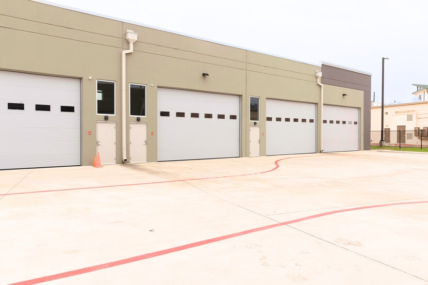 More Photos Of 1435 FM 1463 Rd, Katy Showroom For Sale