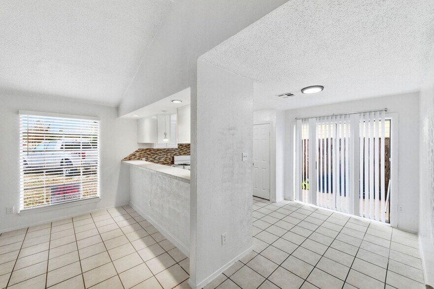 More Photos Of 5619 Jacaranda Dr, Austin Multifamily For Sale