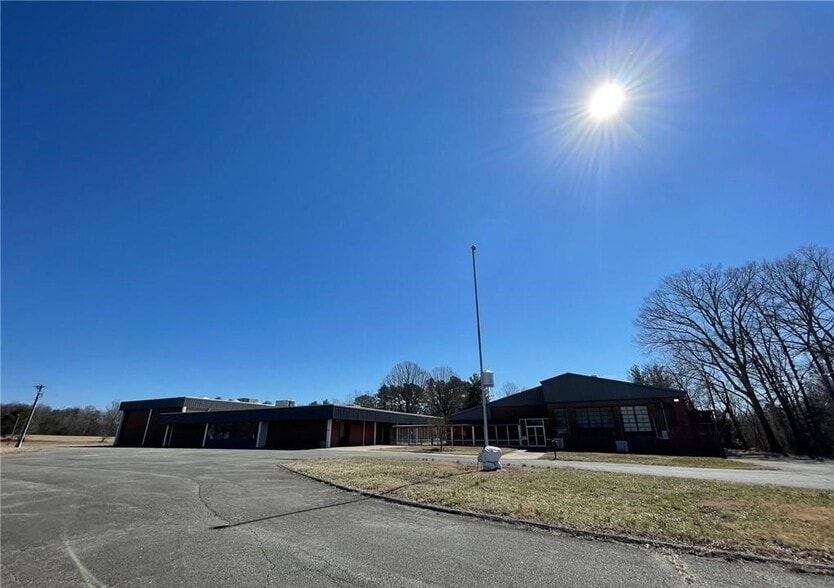More Photos Of 7165 NC 89 Hwy W, Westfield Industrial For Lease