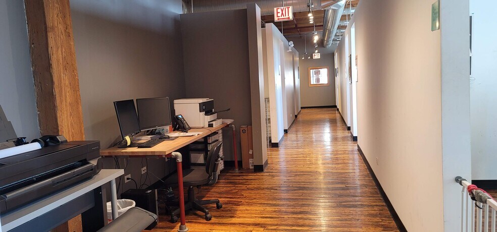 More Photos Of 1100 W Cermak Rd, Chicago Light Distribution For Lease