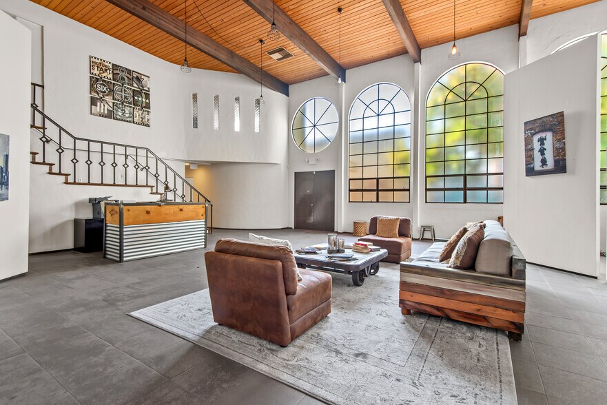 Primary Photo Of 1108 Tamarind Ave, Los Angeles Loft Creative Space For Sale