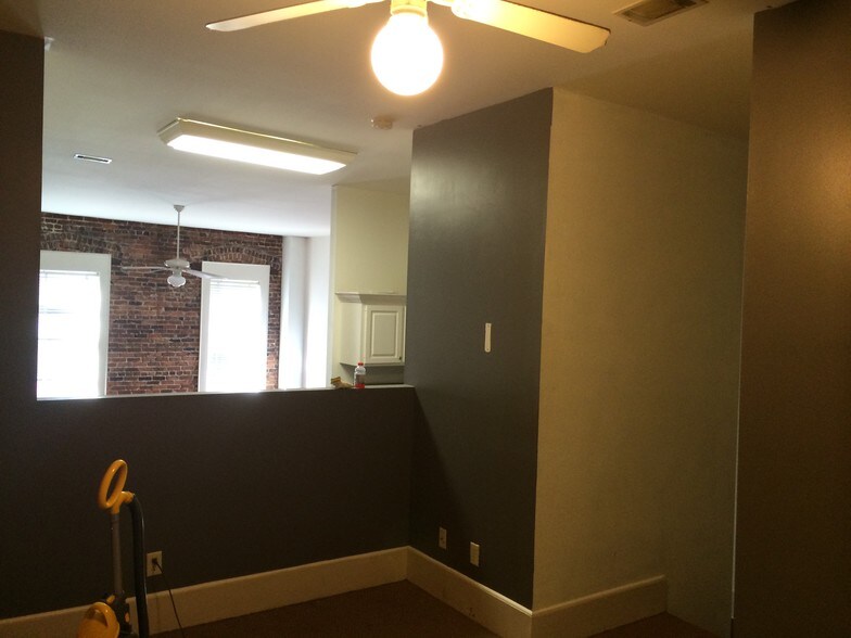 More Photos Of 128-130 N Ashley St, Valdosta General Retail For Sale