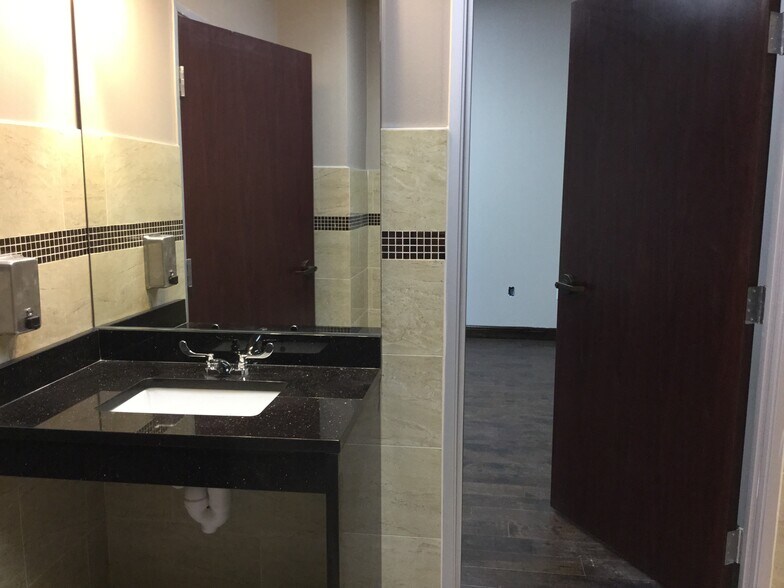 More Photos Of 7709 San Jacinto Pl, Plano Loft Creative Space For Sale