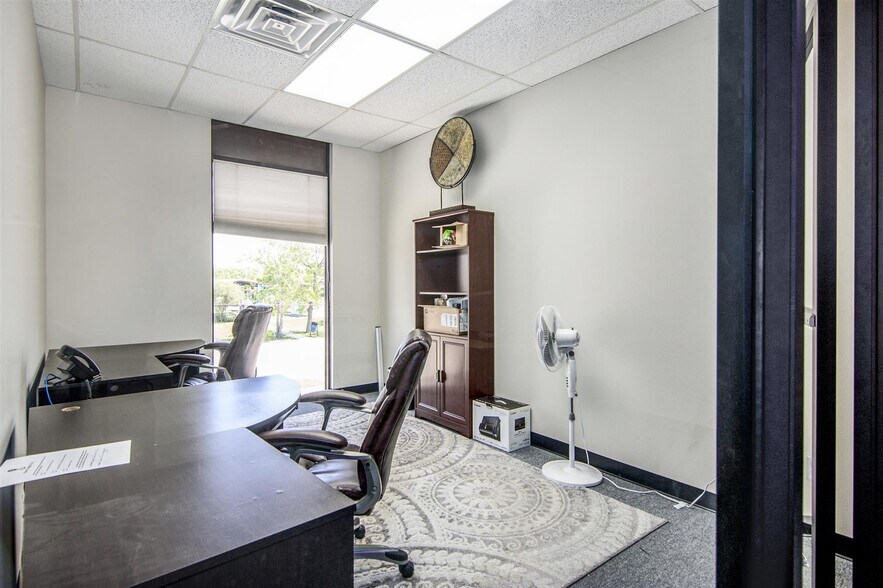 More Photos Of 601 Cien Rd, Kemah Unknown For Lease