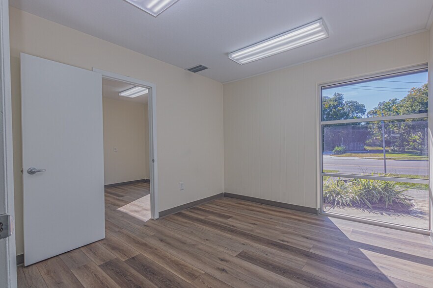 More Photos Of 119 W Plymouth Ave, Deland Unknown For Lease