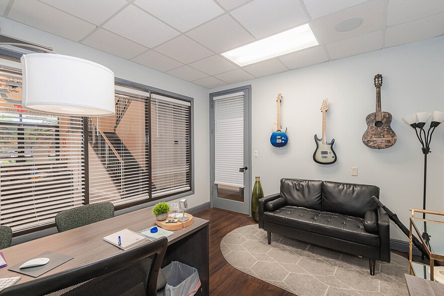 More Photos Of 3650 Coral Ridge Dr, Coral Springs Light Manufacturing For Sale