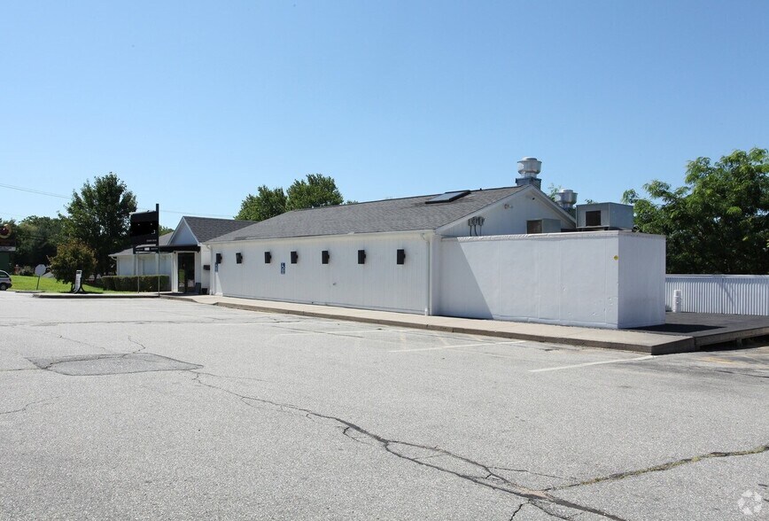 More Photos Of 33 Kings Hwy, Groton Restaurant For Sale