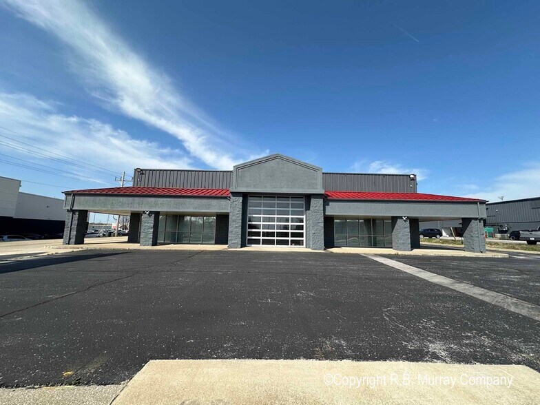More Photos Of 350 S Ingram Mill Rd, Springfield Showroom For Lease