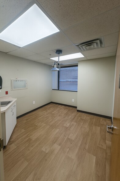 More Photos Of 2660 W Market St, Akron Medical For Lease