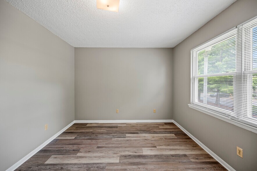 More Photos Of 151 Wallace Blvd, Clarksville Apartments For Sale