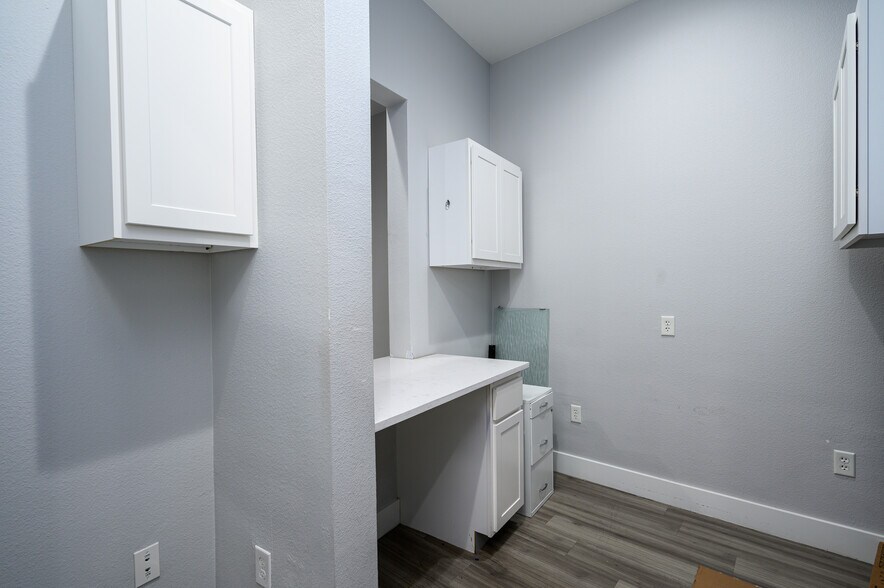 More Photos Of 1701 N US Highway 75, Sherman Medical For Lease