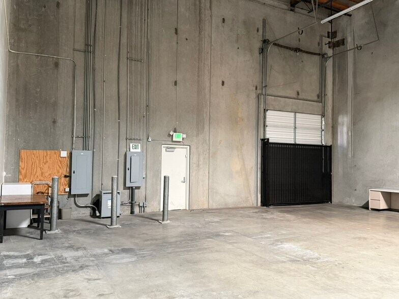 More Photos Of 15823 W Monte St, Sylmar Warehouse For Sale