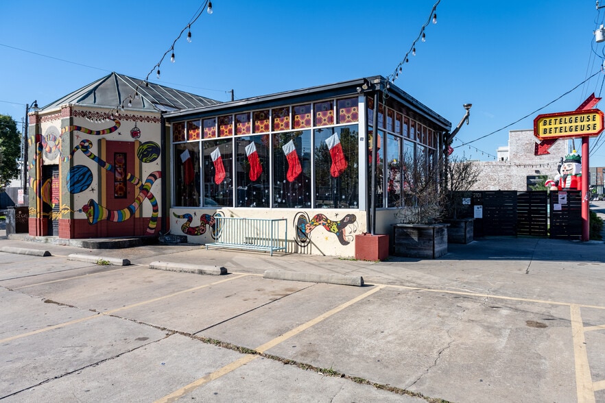 More Photos Of , Houston Multifamily For Sale