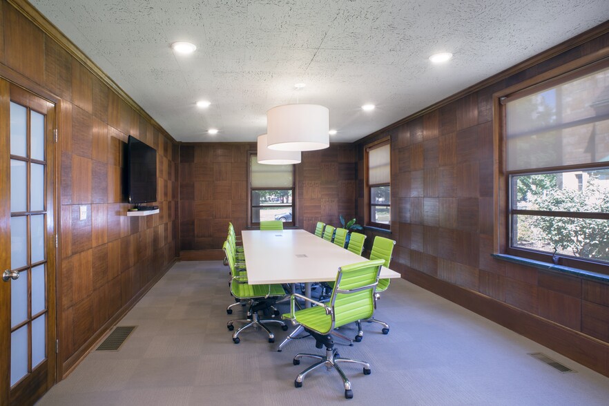 More Photos Of 2425 W 11th St, Cleveland Office For Lease