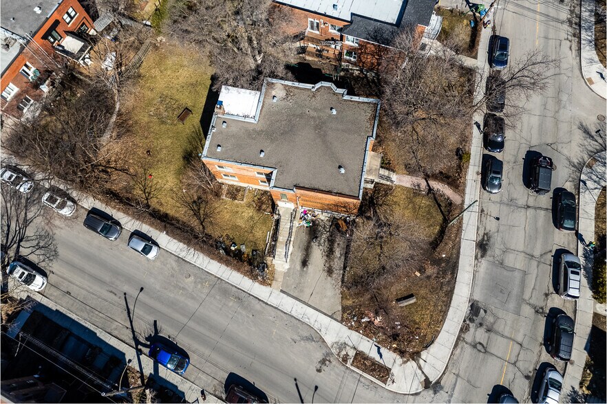 More Photos Of 5165 Av Isabella, Montréal Apartments For Sale