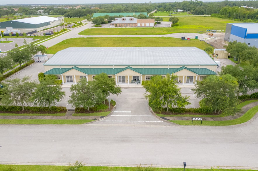 More Photos Of 8120-8130 Uzita Dr, Sarasota Flex For Lease