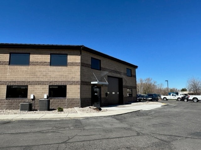 More Photos Of 1195 N Spring Creek Pl, Springville Showroom For Lease