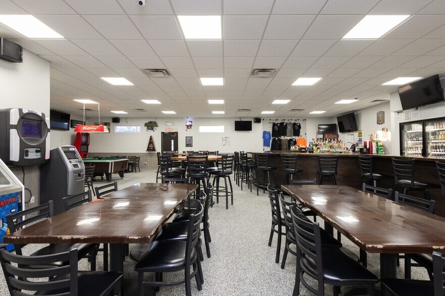 More Photos Of 317 Studdart Ave, Graceville General Retail For Sale