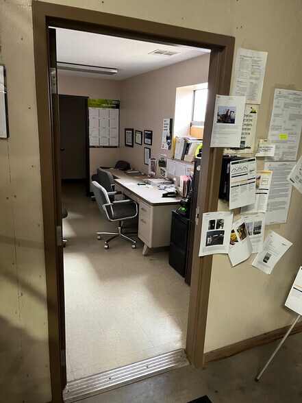 More Photos Of 4691 NE Ok-33 Hwy, Guthrie Warehouse For Lease