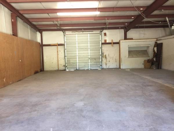 More Photos Of 800 N Jefferson St, Springdale Warehouse For Lease