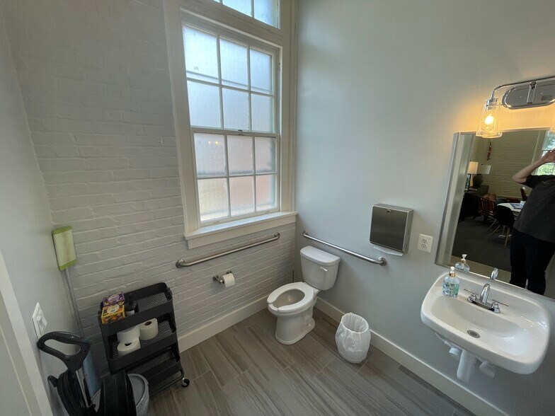 More Photos Of 6933 Warfield Ave, Sykesville Office For Lease