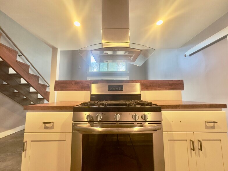 More Photos Of 1254 E 12th St, Oakland Apartments For Sale