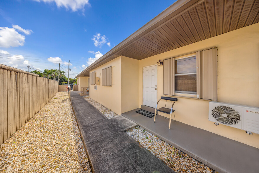 More Photos Of 223 SW 5th Ct, Deerfield Beach Multifamily For Sale